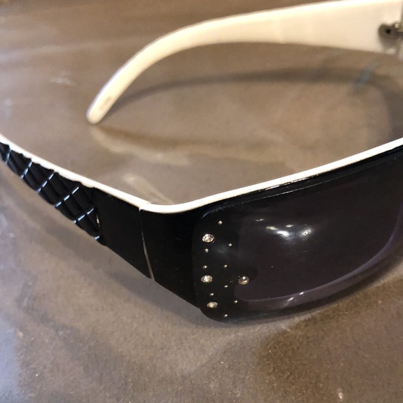 Black & white Sunglasses - Picture 6 of 7